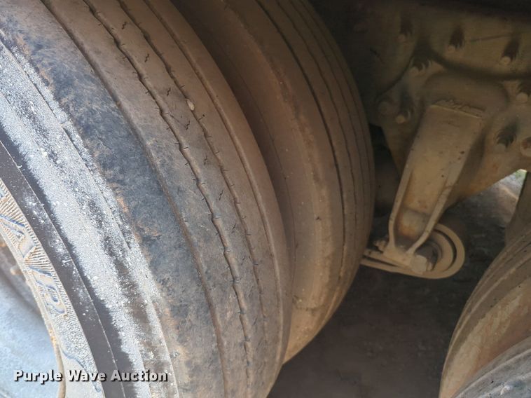 image for item NG9979 2006 Freightliner Condor paint striper truck