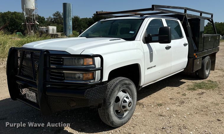 image for item NQ9640 2015 Chevrolet Silverado 3500HD Crew Cab flatbed pickup truck