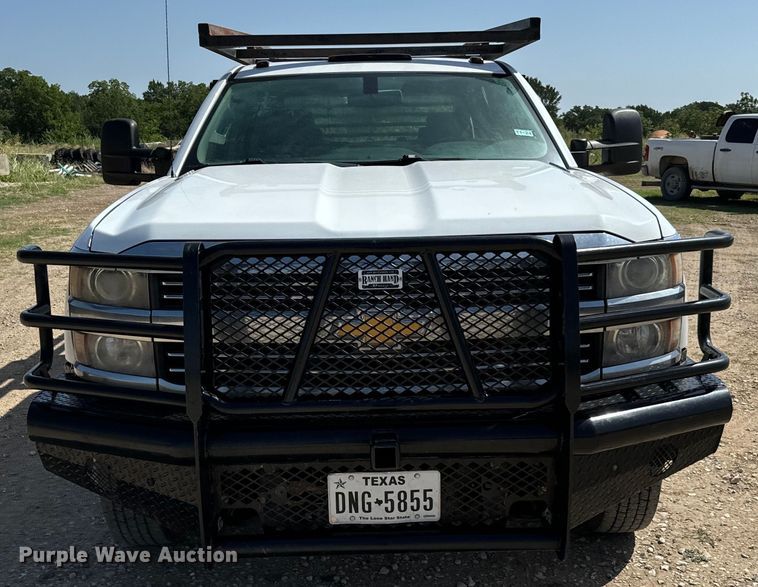 image for item NQ9640 2015 Chevrolet Silverado 3500HD Crew Cab flatbed pickup truck