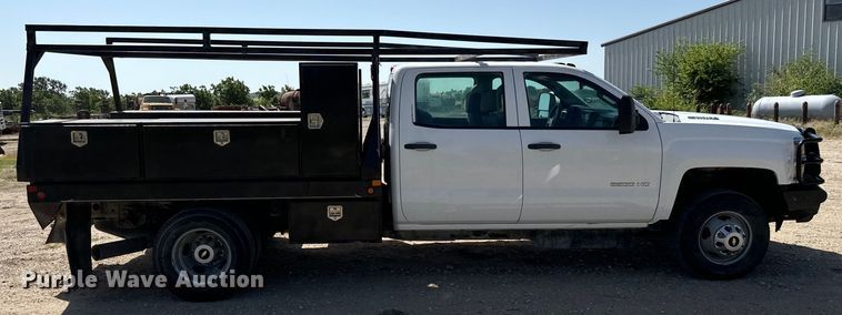 image for item NQ9640 2015 Chevrolet Silverado 3500HD Crew Cab flatbed pickup truck