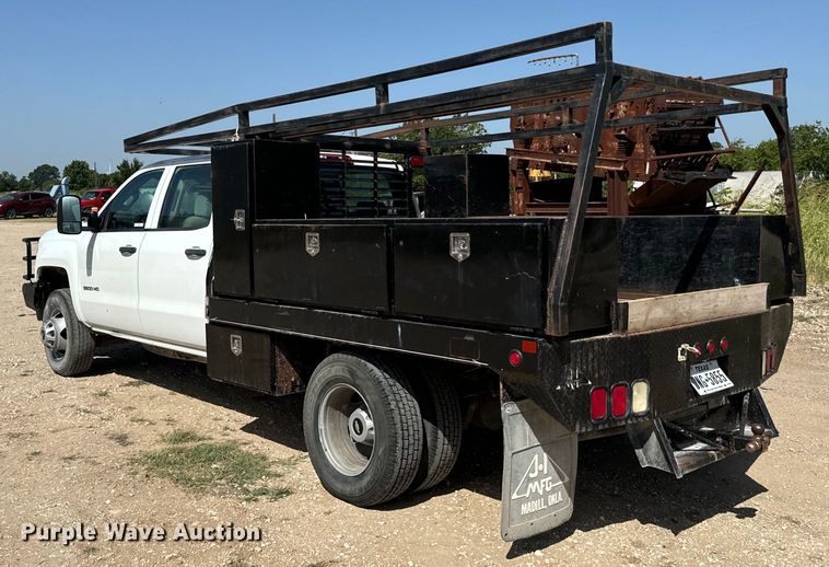 image for item NQ9640 2015 Chevrolet Silverado 3500HD Crew Cab flatbed pickup truck
