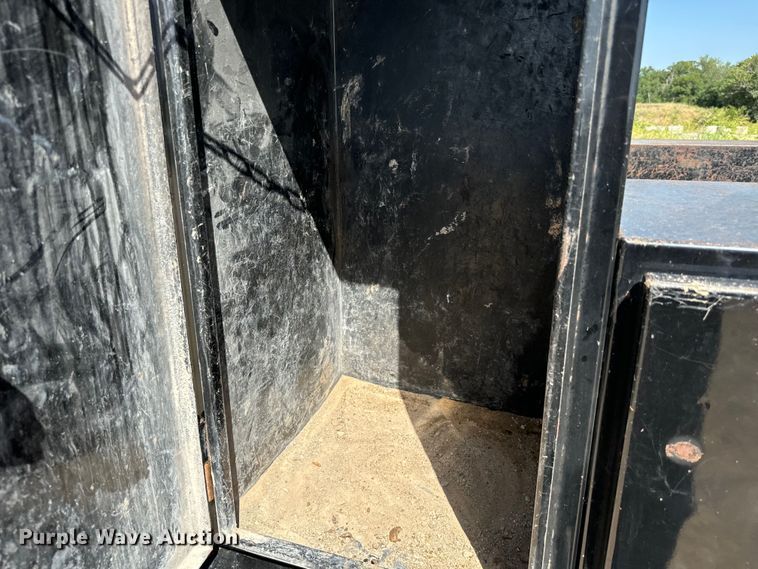 image for item NQ9640 2015 Chevrolet Silverado 3500HD Crew Cab flatbed pickup truck