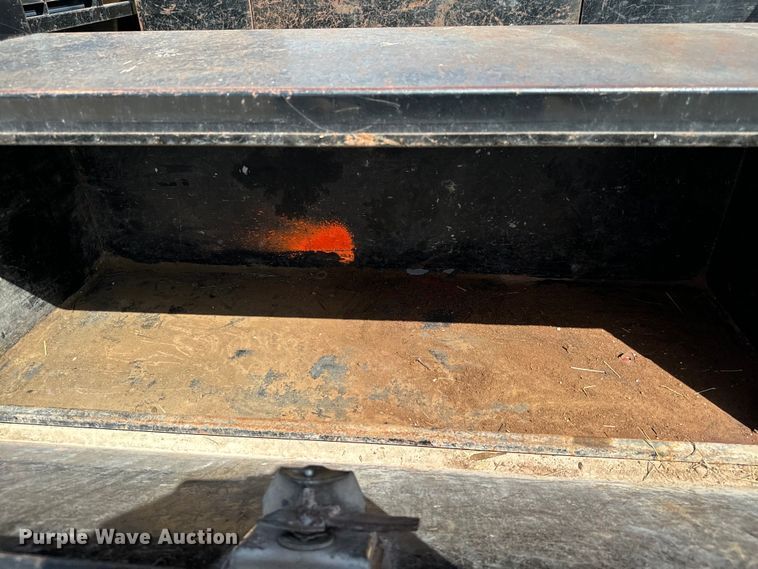 image for item NQ9640 2015 Chevrolet Silverado 3500HD Crew Cab flatbed pickup truck