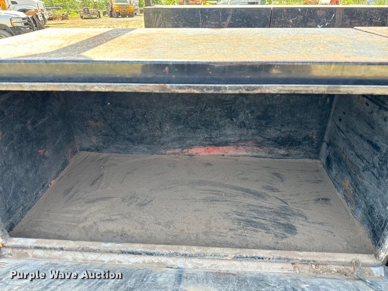 image for item NQ9640 2015 Chevrolet Silverado 3500HD Crew Cab flatbed pickup truck