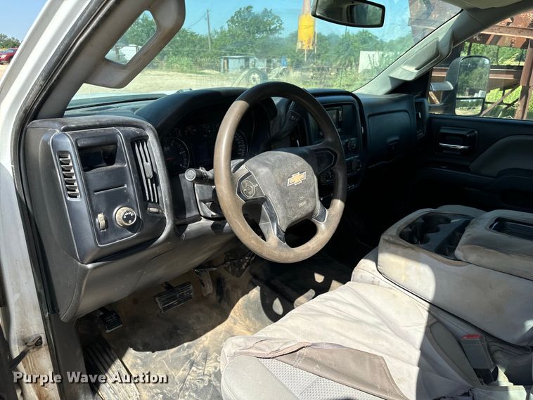 image for item NQ9640 2015 Chevrolet Silverado 3500HD Crew Cab flatbed pickup truck