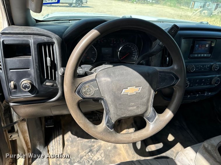 image for item NQ9640 2015 Chevrolet Silverado 3500HD Crew Cab flatbed pickup truck