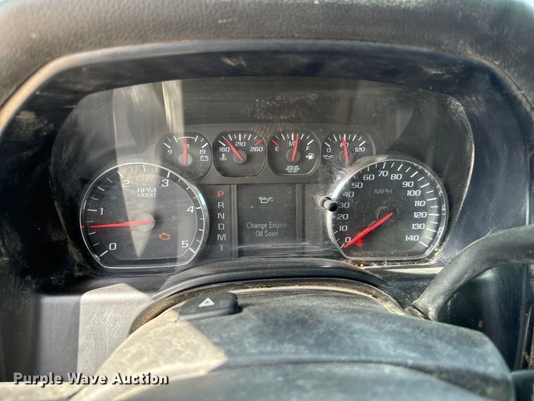 image for item NQ9640 2015 Chevrolet Silverado 3500HD Crew Cab flatbed pickup truck