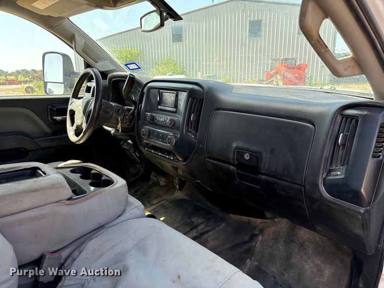 image for item NQ9640 2015 Chevrolet Silverado 3500HD Crew Cab flatbed pickup truck