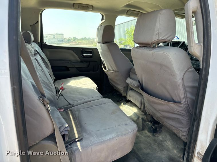 image for item NQ9640 2015 Chevrolet Silverado 3500HD Crew Cab flatbed pickup truck