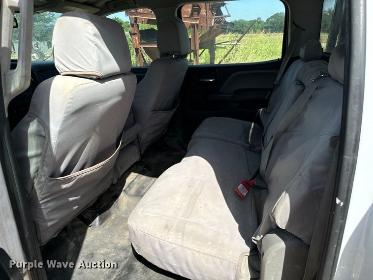 image for item NQ9640 2015 Chevrolet Silverado 3500HD Crew Cab flatbed pickup truck