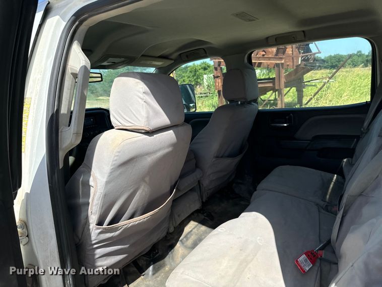 image for item NQ9640 2015 Chevrolet Silverado 3500HD Crew Cab flatbed pickup truck