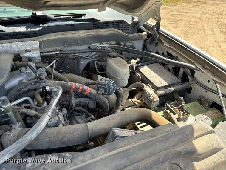 image for item NQ9640 2015 Chevrolet Silverado 3500HD Crew Cab flatbed pickup truck