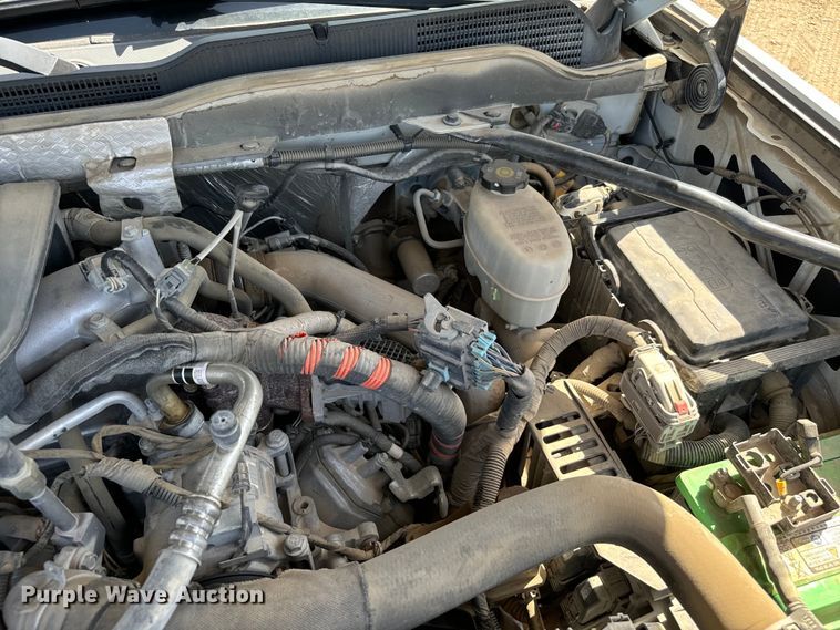 image for item NQ9640 2015 Chevrolet Silverado 3500HD Crew Cab flatbed pickup truck