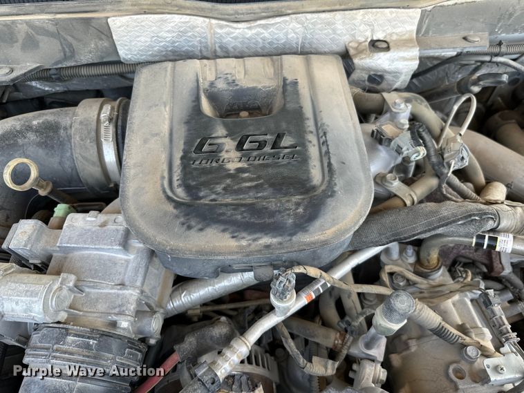 image for item NQ9640 2015 Chevrolet Silverado 3500HD Crew Cab flatbed pickup truck