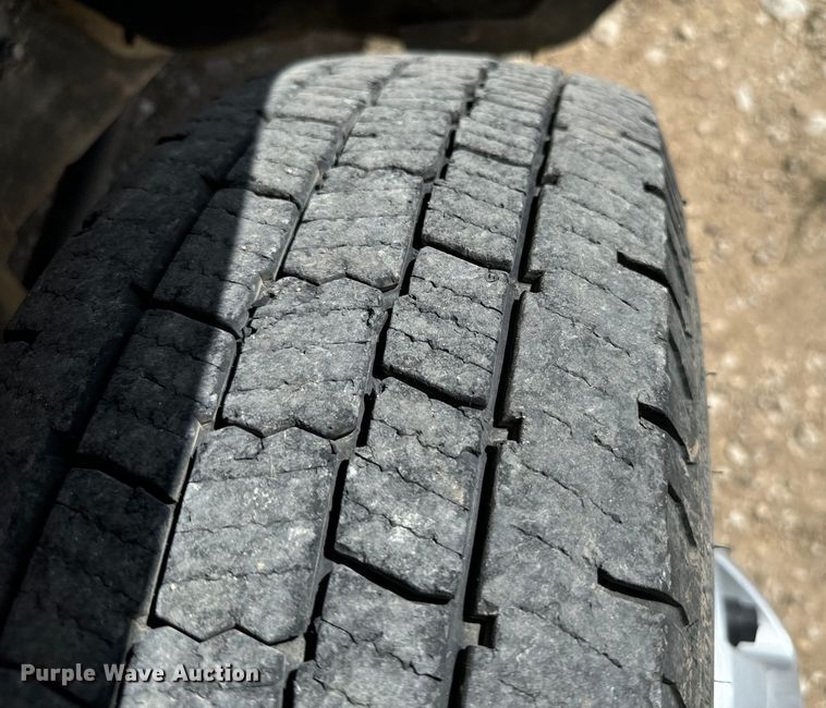 image for item NQ9640 2015 Chevrolet Silverado 3500HD Crew Cab flatbed pickup truck