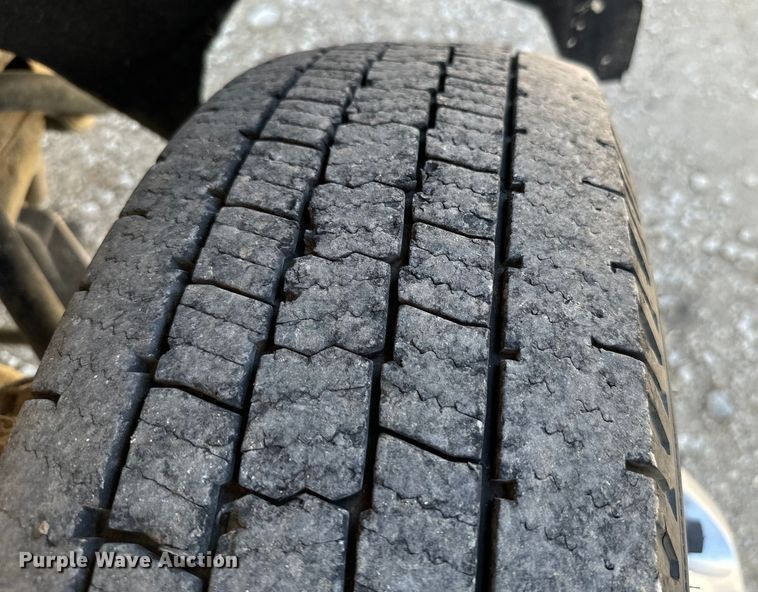 image for item NQ9640 2015 Chevrolet Silverado 3500HD Crew Cab flatbed pickup truck