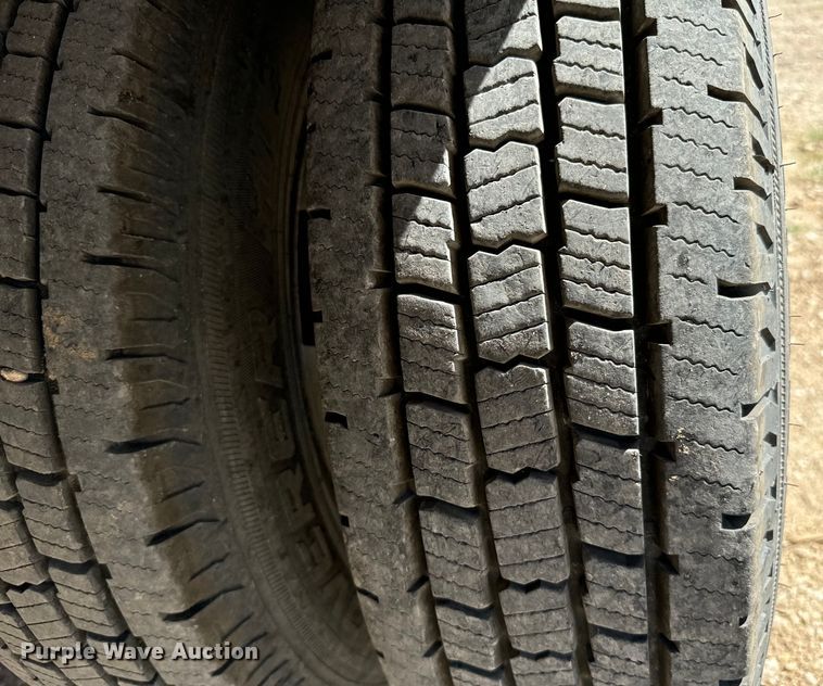 image for item NQ9640 2015 Chevrolet Silverado 3500HD Crew Cab flatbed pickup truck