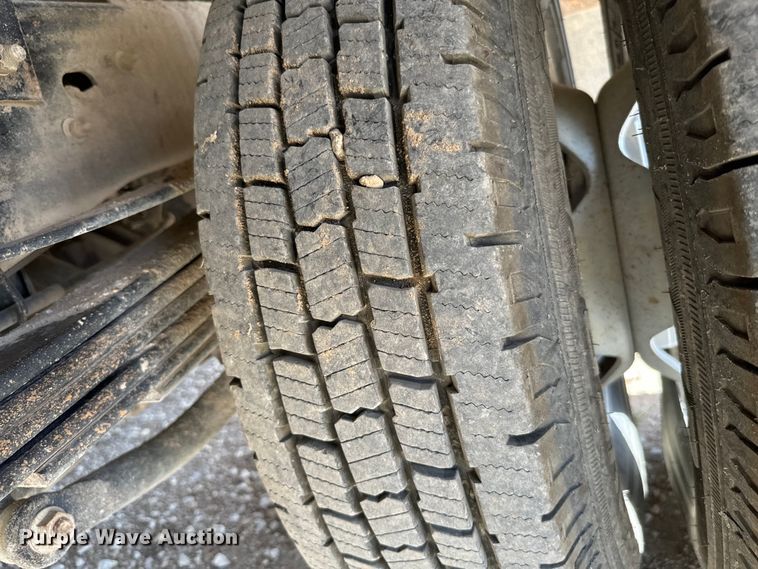 image for item NQ9640 2015 Chevrolet Silverado 3500HD Crew Cab flatbed pickup truck