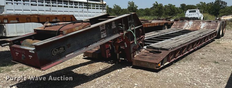 image for item NQ9655 2002 Witzco Challenger RG-35 lowboy equipment trailer