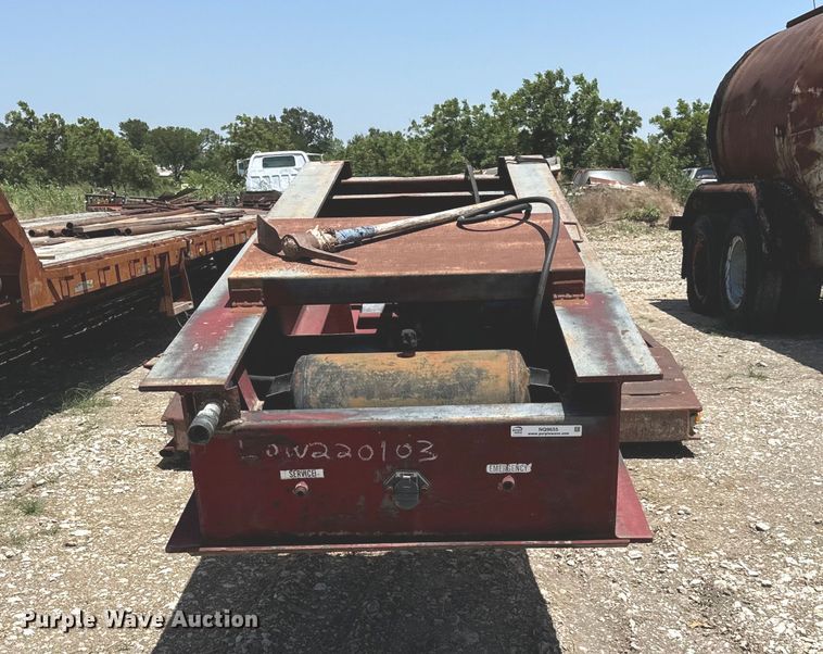 image for item NQ9655 2002 Witzco Challenger RG-35 lowboy equipment trailer