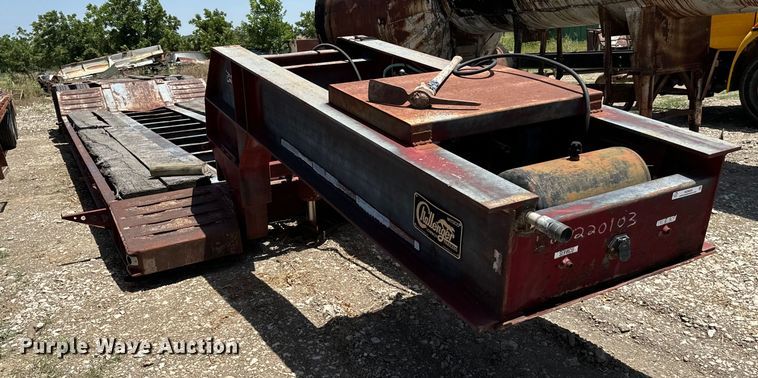 image for item NQ9655 2002 Witzco Challenger RG-35 lowboy equipment trailer