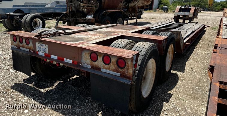 image for item NQ9655 2002 Witzco Challenger RG-35 lowboy equipment trailer