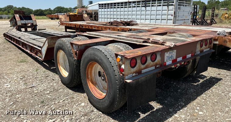 image for item NQ9655 2002 Witzco Challenger RG-35 lowboy equipment trailer