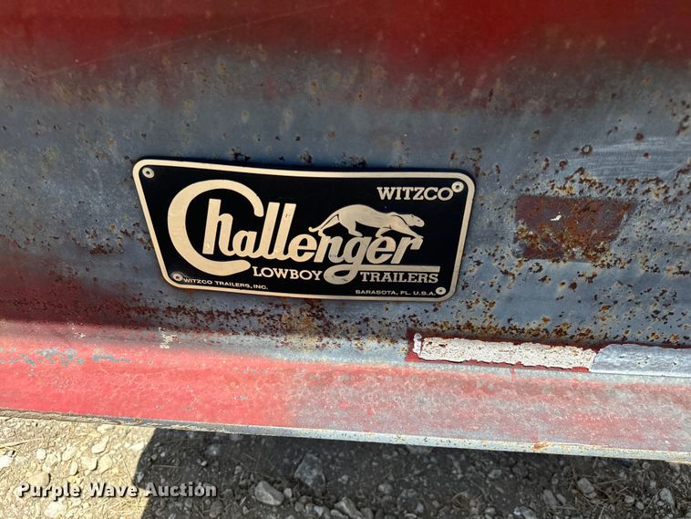 image for item NQ9655 2002 Witzco Challenger RG-35 lowboy equipment trailer