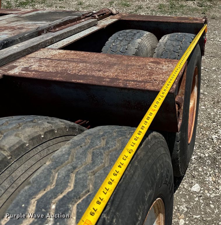 image for item NQ9655 2002 Witzco Challenger RG-35 lowboy equipment trailer