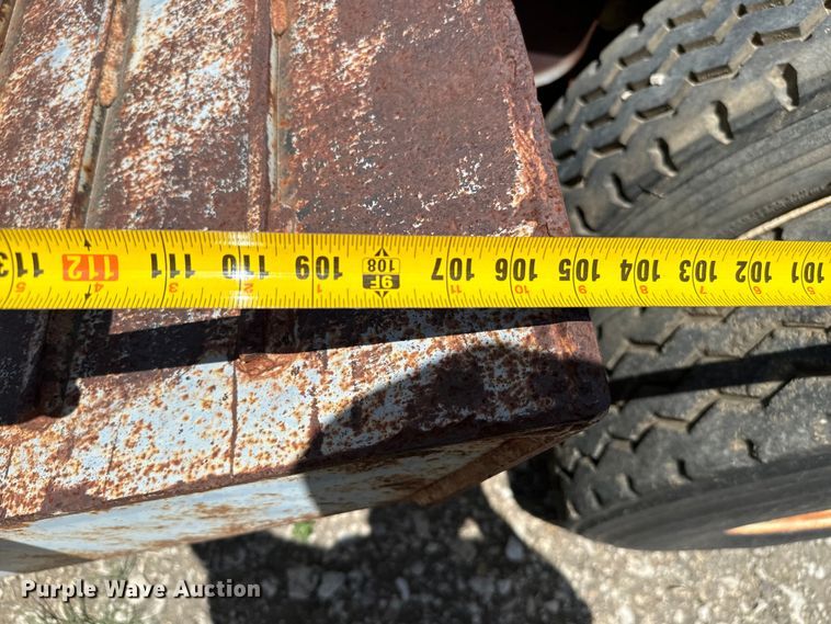 image for item NQ9655 2002 Witzco Challenger RG-35 lowboy equipment trailer