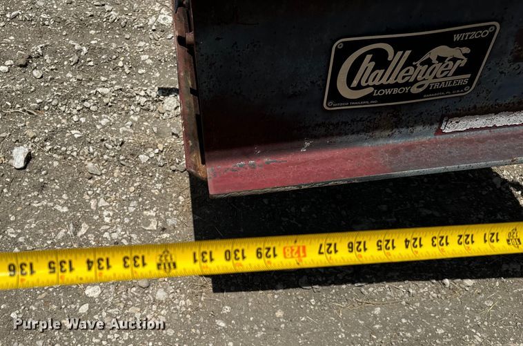 image for item NQ9655 2002 Witzco Challenger RG-35 lowboy equipment trailer