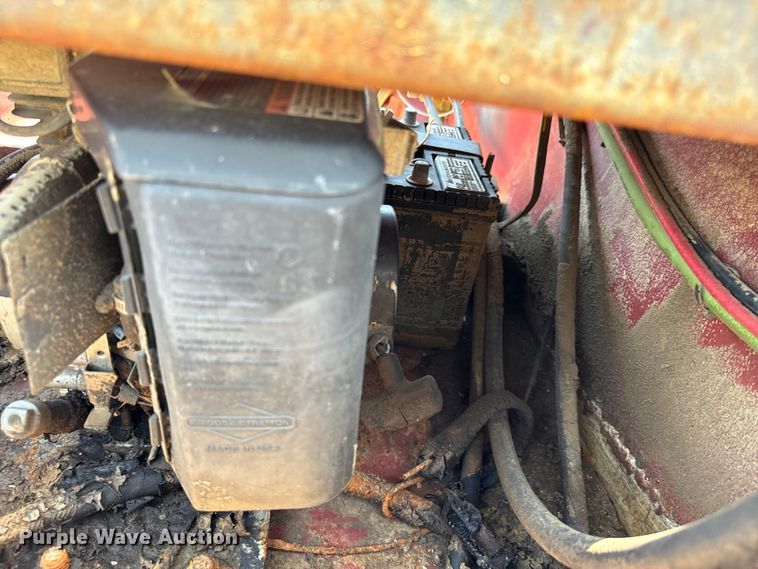 image for item NQ9655 2002 Witzco Challenger RG-35 lowboy equipment trailer