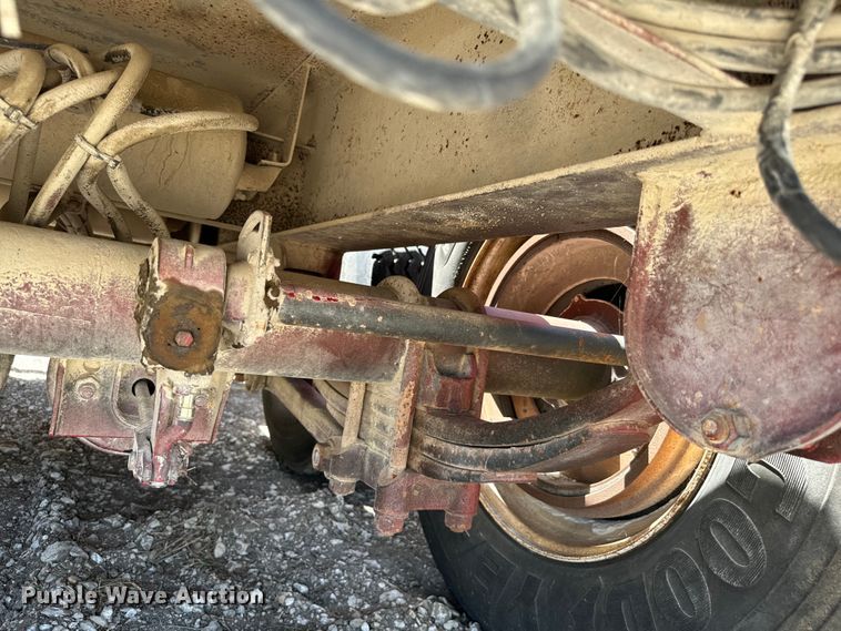 image for item NQ9655 2002 Witzco Challenger RG-35 lowboy equipment trailer