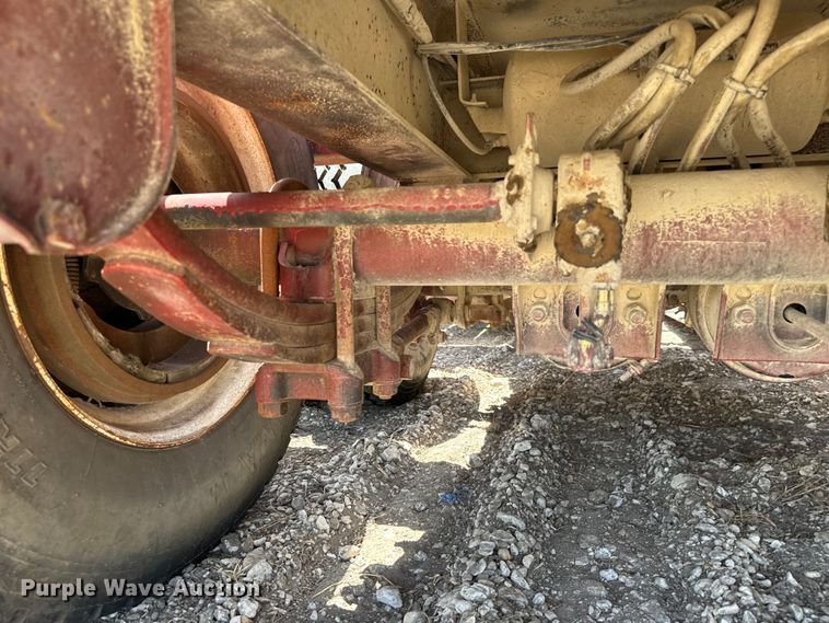 image for item NQ9655 2002 Witzco Challenger RG-35 lowboy equipment trailer