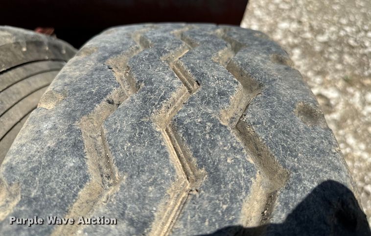 image for item NQ9655 2002 Witzco Challenger RG-35 lowboy equipment trailer