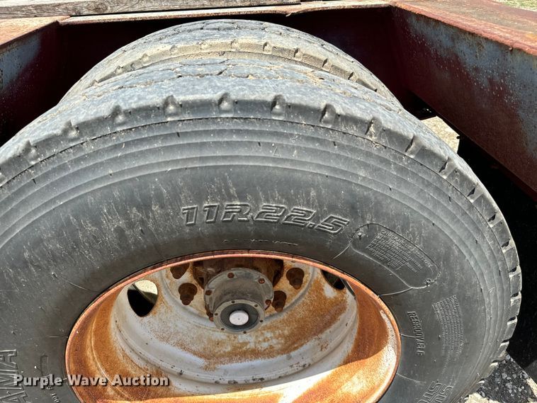 image for item NQ9655 2002 Witzco Challenger RG-35 lowboy equipment trailer