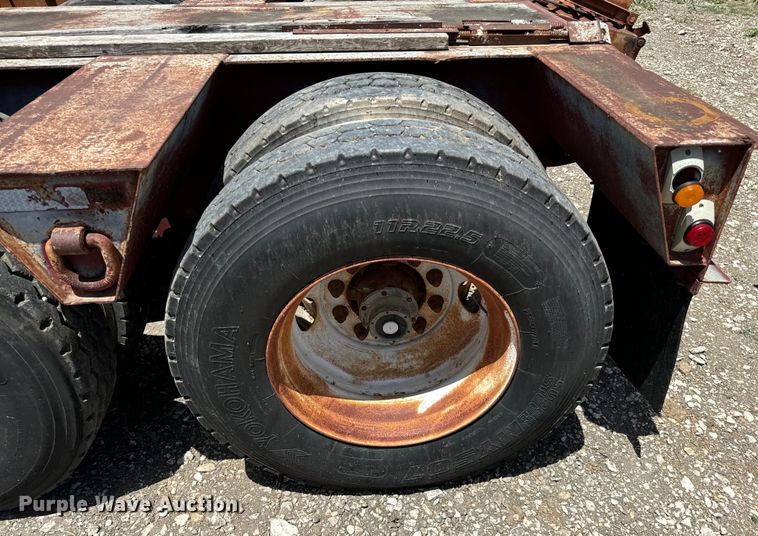 image for item NQ9655 2002 Witzco Challenger RG-35 lowboy equipment trailer