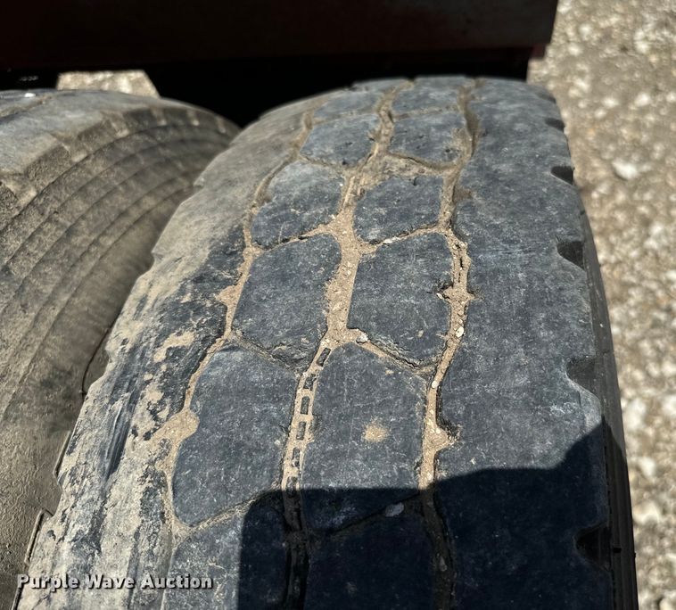 image for item NQ9655 2002 Witzco Challenger RG-35 lowboy equipment trailer