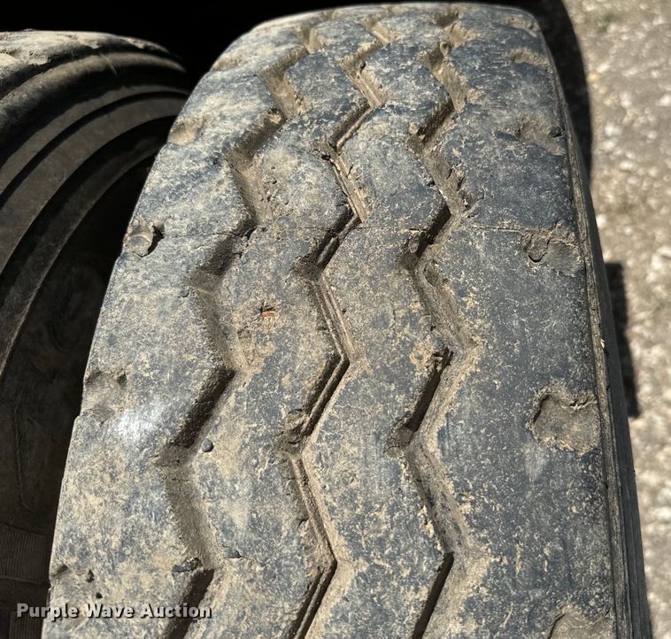 image for item NQ9655 2002 Witzco Challenger RG-35 lowboy equipment trailer