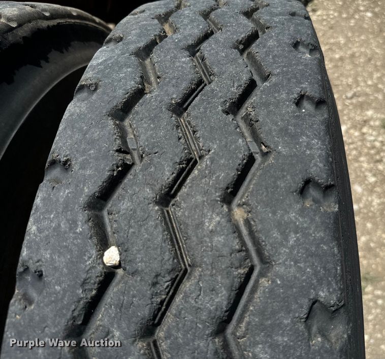 image for item NQ9655 2002 Witzco Challenger RG-35 lowboy equipment trailer