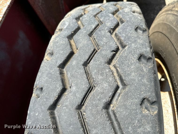 image for item NQ9655 2002 Witzco Challenger RG-35 lowboy equipment trailer