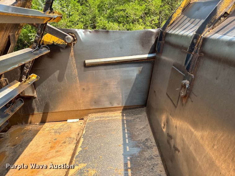 image for item NQ9687 1998 Caterpillar 623F elevating scraper