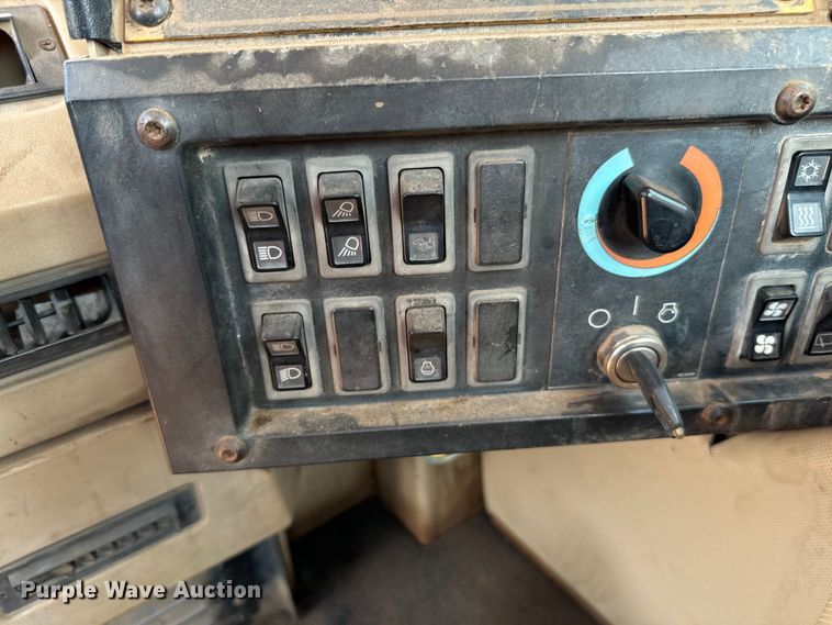 image for item NQ9687 1998 Caterpillar 623F elevating scraper