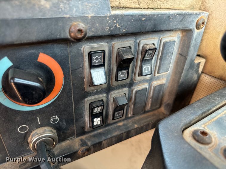 image for item NQ9687 1998 Caterpillar 623F elevating scraper