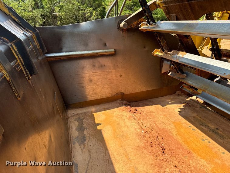 image for item NQ9688 1998 Caterpillar 623F elevating scraper