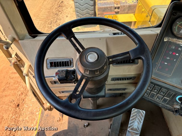 image for item NQ9688 1998 Caterpillar 623F elevating scraper