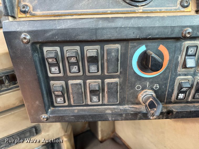 image for item NQ9688 1998 Caterpillar 623F elevating scraper