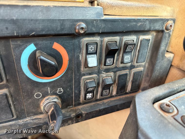 image for item NQ9688 1998 Caterpillar 623F elevating scraper