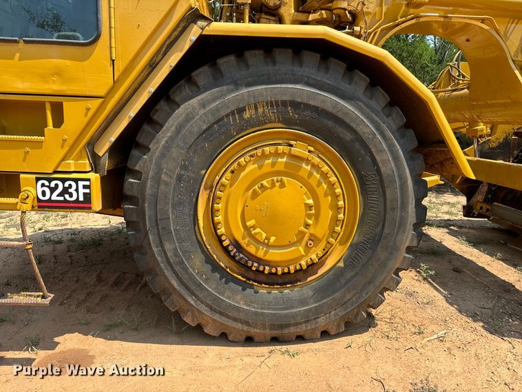 image for item NQ9688 1998 Caterpillar 623F elevating scraper