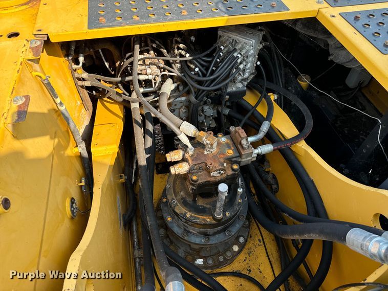 image for item NQ9689 2008 John Deere 350D LC excavator